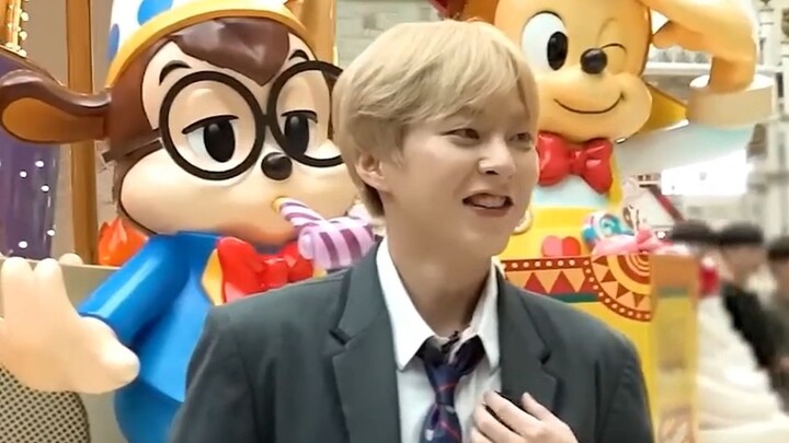 Xiumin | The person who randomly shook the phone turned out to be his own fan, even revealing his ag