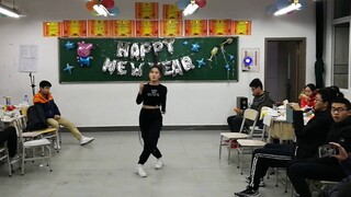 What is it like for high school students to dance super sexy jazz at the New Year's Eve party? (The 