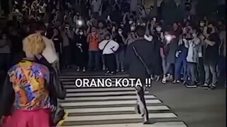 orang kota vs orang desa😎