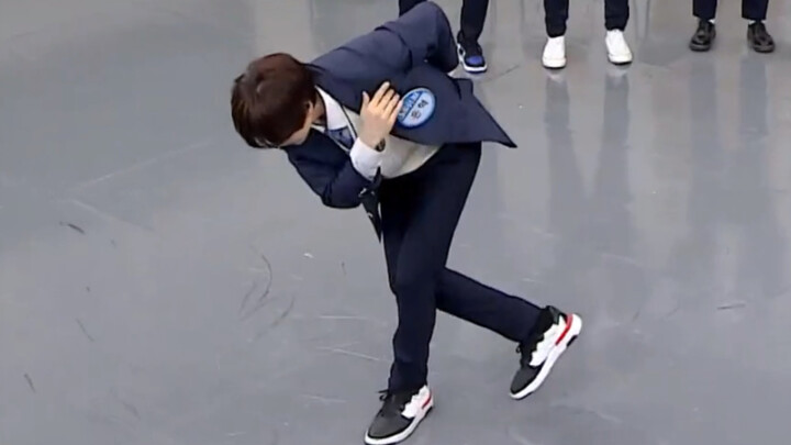 [Super Junior | Lee Hyukjae] Recognizes his new solo dance 'Tadow'. Hyukjae is truly our shining mai