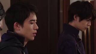 Mở thanh kiếm thánh từ góc nhìn của nhà hiền triết, và Miracle Thomas sẽ biến hình trực tuyến. Vua A