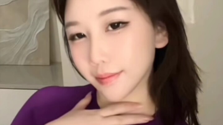 مقطع مباشر من البث المباشر لفتاة جميلة على موقع Bilibili