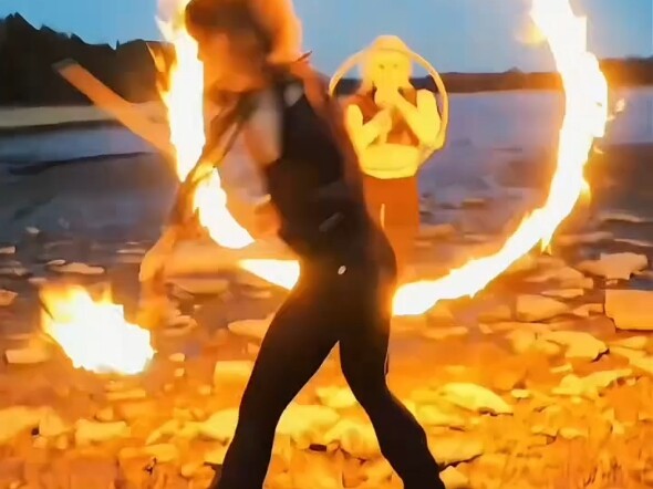 Chơi ác hơn bạn, đứng vững hơn bạn.