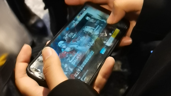 When the Only Doctor at the Entire Comic Con Starts Pulling Cards in the Game