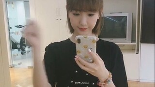 Mao Xiaotong's cute appearance behind her daily business