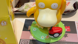 可达鸭馋哭隔壁桌小朋友