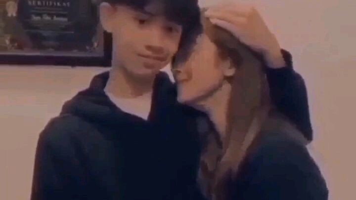 pacar / peluk / lucu gemis