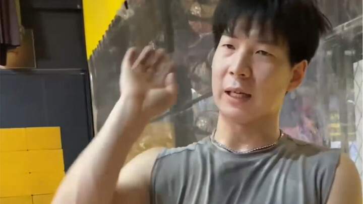 Lại một lần nữa đối đầu với Tiểu Từ Thông, dùng thực lực chứng minh cho anh ấy thấy: bóng rổ không c