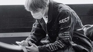 Gọi là omega gì chứ, tao đã nổi loạn từ khi chưa thành niên rồi.