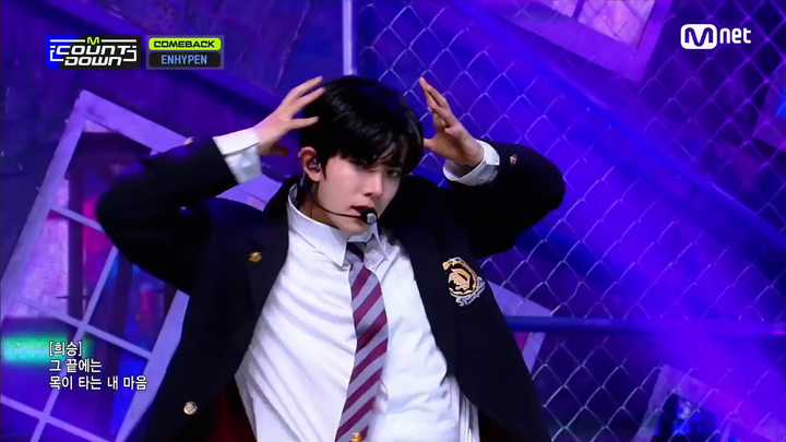 I really want to watch drunk_dazed! This school uniform scene is so amazing 😭😭😭