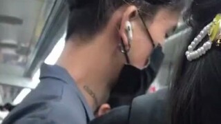 Male fan tattooed Zhang Yixing's fandom name on his neck!!