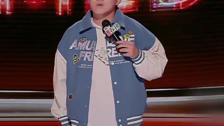 الكوميديا الارتجالية كانت صباحًا، أما خطاب المحامي من مدرسة هنغتشونغ فجاء بعد الظهر هههه