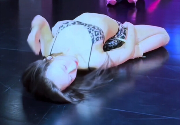 06 Heels nhảy lại thời sinh viên năm nhất