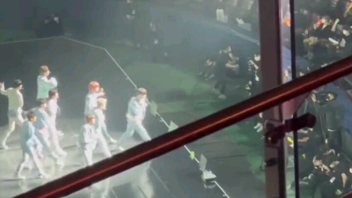[Zhong Chenle] Little Zhong: It’s so fun to watch the nine familiar faces dancing in front of me.