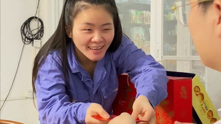 Bài hát đình đám trong nhà máy điện tử 8