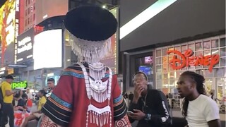 在纽约时代广场炫民族风（彝族在国外）