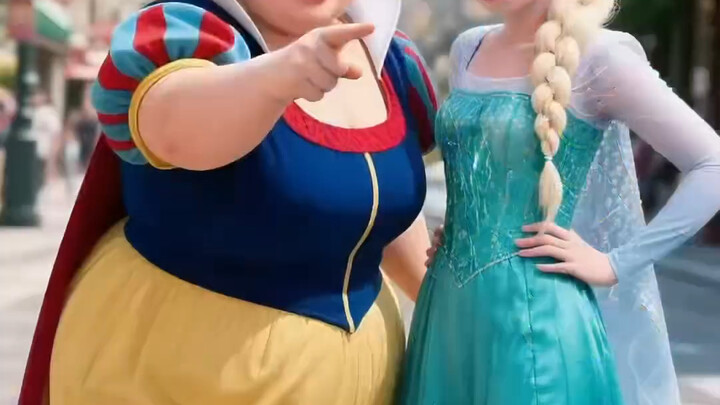 Chubby Snow White and Princess Elsa tease Aunt Aorun