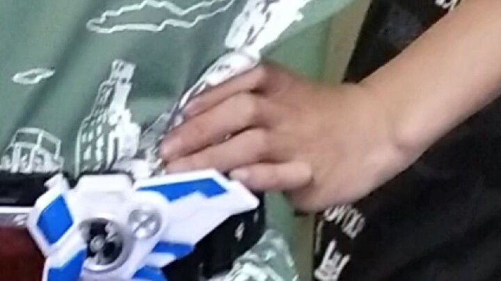 When my classmate turned into an armored warrior...