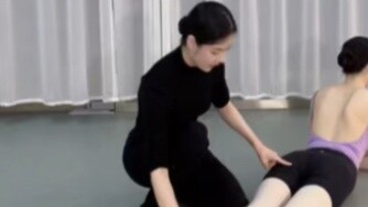Mengapa Anda tidak dapat mengangkat kaki belakang Anda cukup tinggi? Penjelasan lengkap guru balet