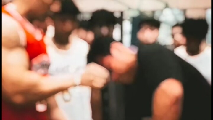 هل يستطيعون إعالة أسرة ناهيك عن هذه الطوبة الذهبية؟