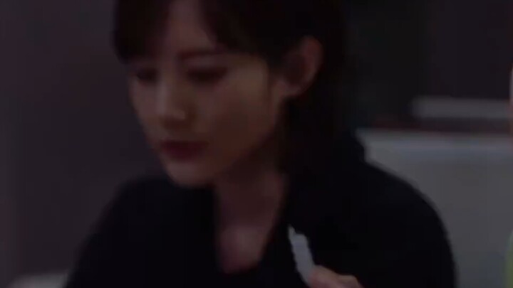 Aku melihat semua makhluk tak berperasaan, hanya saat bertemu denganmu hatiku tergerak oleh cinta.