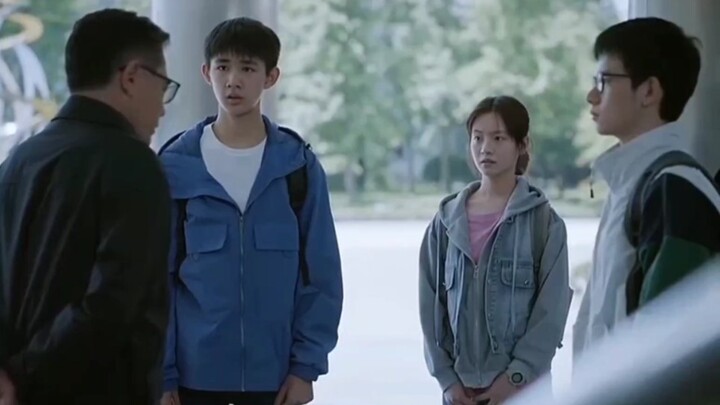 كيف يصبح المرء طالبًا متفوّقًا؟ إما يحلّ التمارين، أو في الطريق لحلّ المزيد منها.