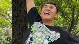 ตอนเด็กๆ ฉันชอบวันฝนตกเพราะฉันได้เล่นน้ำ!