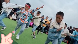 The Full Version of the Stunning Dance Performance by the Gannan Tibetan Boy Group
