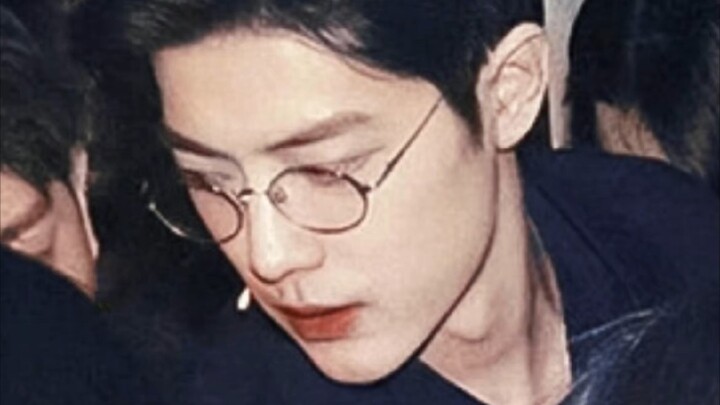 عاد ليظل في القمة! هذه الملامح دقيقة لدرجة مبالغ فيها — ما الذي تخشاه من الصور الحقيقية المباشرة؟ شي