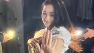 ในวิกฤติความรัก เวลาร้องเพลงในหอพัก ไม่ควรนิยามความสวยบนเวที แค่เป็นตัวของตัวเองและทำให้ดีที่สุด!