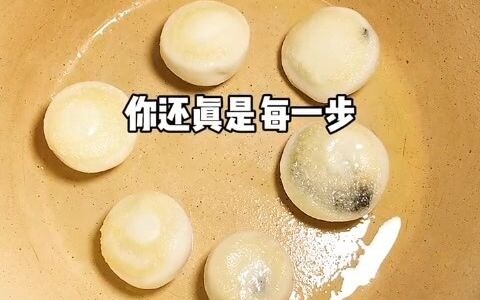 I’d seen so many videos of tangyuan exploding while frying, and it totally freaked me out. Today I f