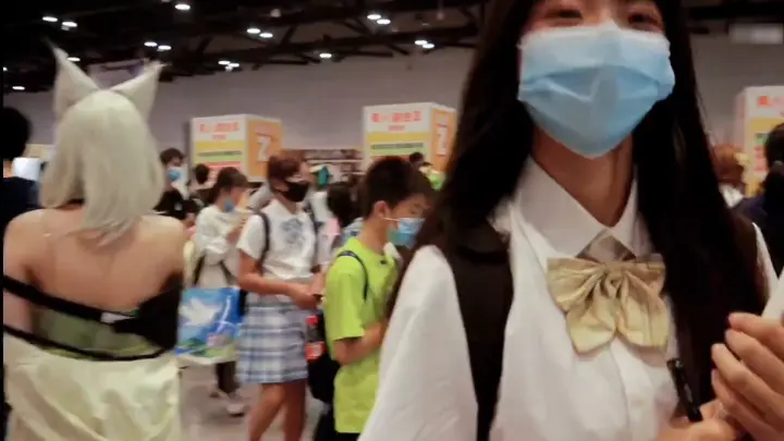 Life|Beautiful Girl Asking for Contacts of 100 Girls at Comic-Con
