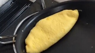 Saya tidak bisa memasak telur hanya dengan berbicara padanya, kan?