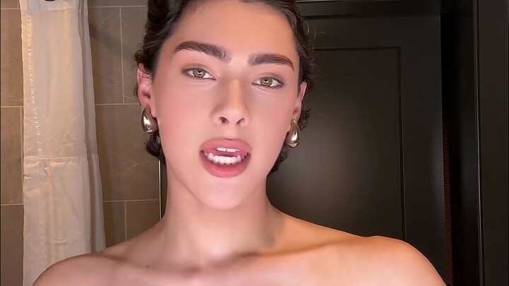 Check out the textbook-worthy outfit worn at Malaji's concert 💅🏻💅🏻