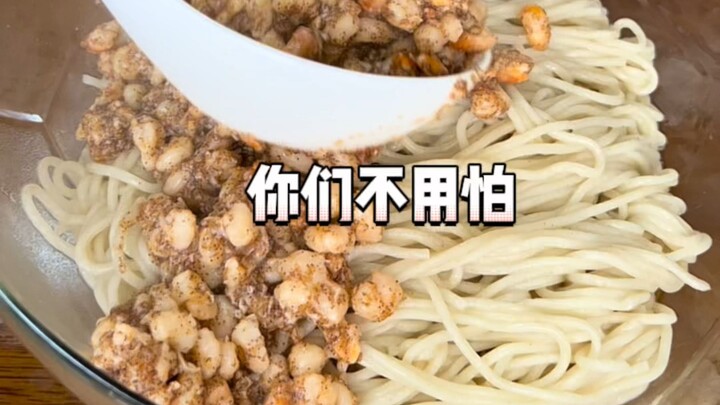 It took 2 days to peel 1,000 shrimps just for this bowl of Hermès noodles.