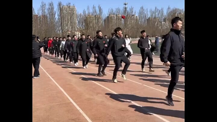 “原来体育生都练这个啊”