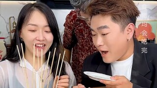 #自热火锅 彬彬吃吧多吃点，把你喂饱了你就知道咱们准备了啥啦~#夫妻干饭日常#速食美食#薅羊毛的快乐#我的心动美食