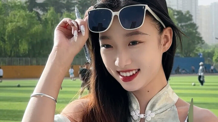 Ai cũng bảo phụ nữ là nước, còn cô Mục chắc chắn là làm bằng bê tông!