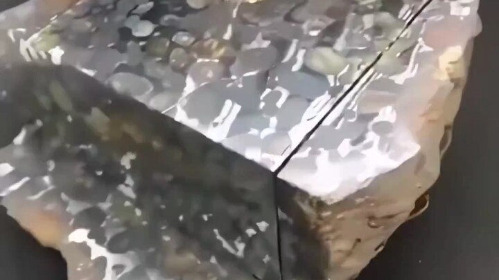 What does a meteorite look like when it is cut open?