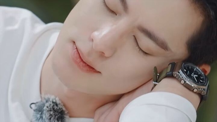 “Mặt đậm quả thật quá ngạo mạn” [Vương Hạc Đệ]