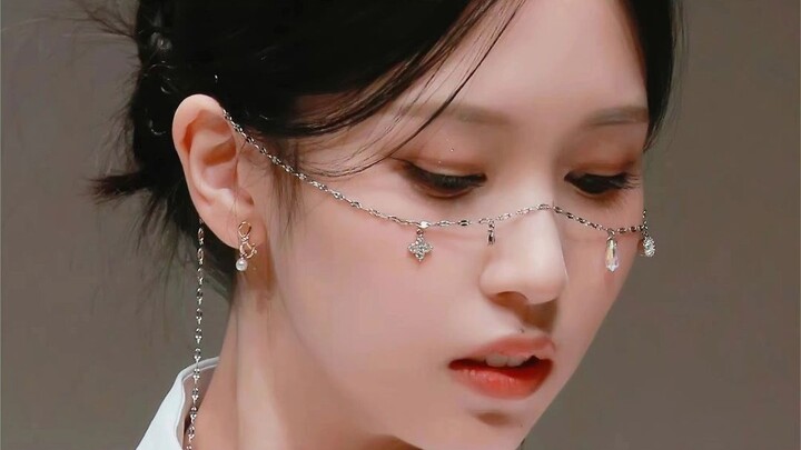 ทั้งหมดล้วนแต่งหน้าเต็ม สวยจนจะตายกันอยู่แล้ว
