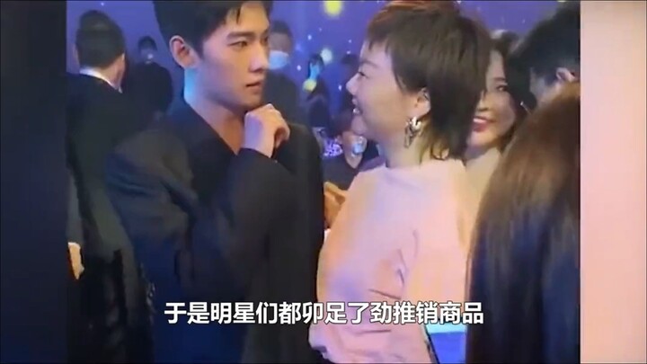 Dương Dương tham dự dạ tiệc xa xỉ cao cấp bị vây quanh bởi các quý bà giàu có, giành được danh hiệu 