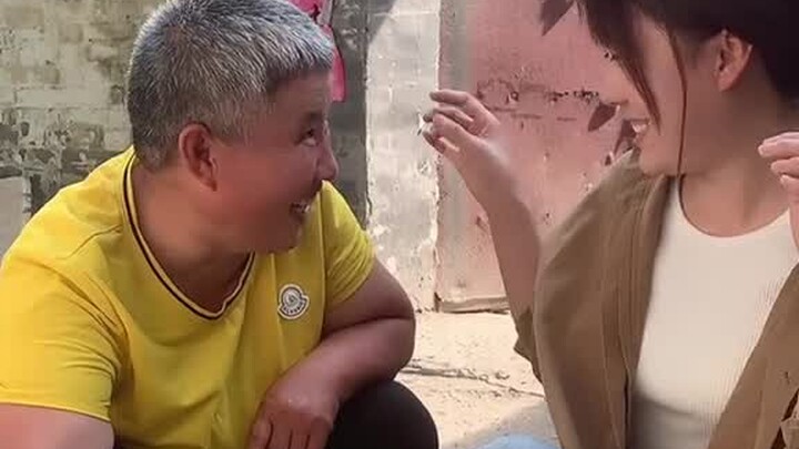 Sejak kecil aku sudah suka mengumpulkan barang rongsokan bersama Bibi, rasanya kayak lagi berburu ha