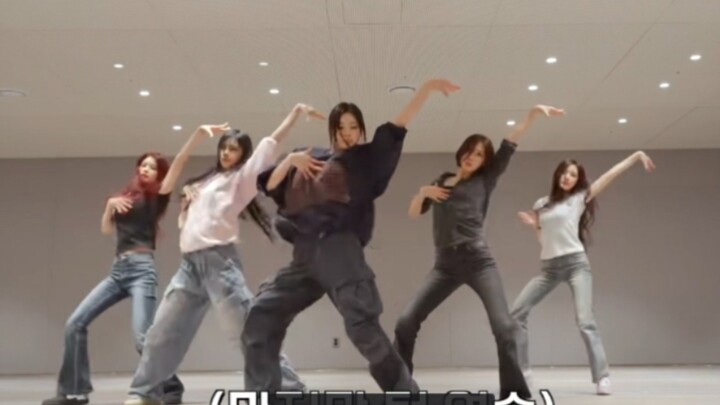 Ngay ngắn đến mức khó tin – xem phòng tập rung cảm khi JUUN nhảy rõ hơn bao giờ hết!