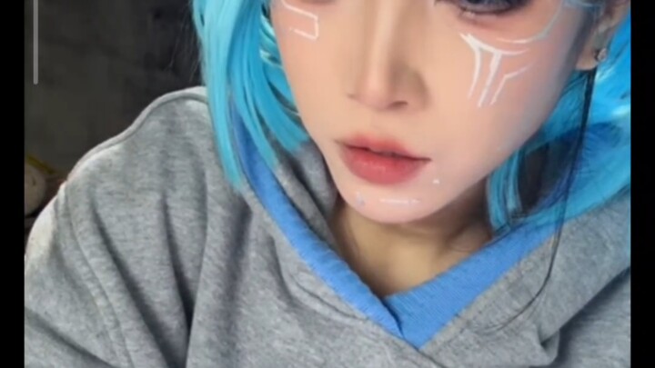 Her smile vanished, and I felt a pang of心疼.