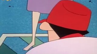 [Crayon Shin-chan] Shin-chan membersihkan daun-daun mati di halaman, memanggang ubi dengan daun-daun