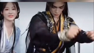 การเต้นรำของสี่วีรบุรุษแห่งป่าไผ่ก็ดูดีมากเช่นกัน! - -