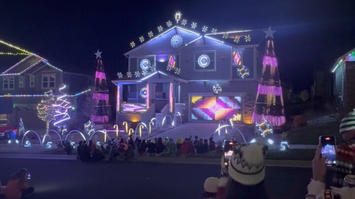 Wow! The Christmas light‑up ceremony at a wealthy American household has gone viral online, drawing 