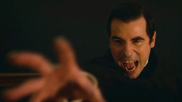Dracula dan Van Helsing bertarung untuk kedua kalinya dan bertemu lagi setelah seratus tahun