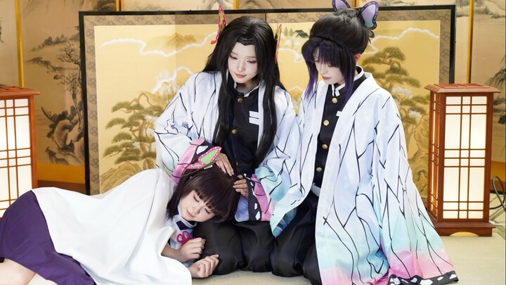 粉蝶去，紫蝶随，幼蝶欲追被拦回